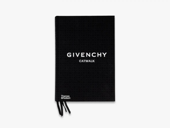 Atraktivna knjiga o visokoj modi Givenchy Catwalk
