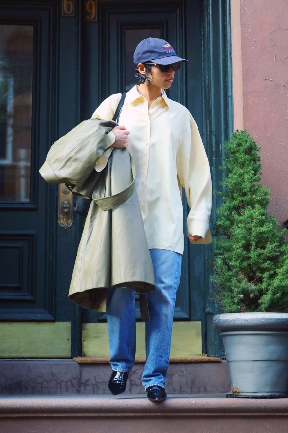 Odličan street style look Taylor Russell djevojke Harryja Stylesa
