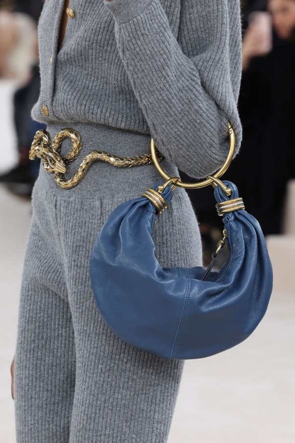 Chloe platforme i torbica s ringom su must have modni detalji