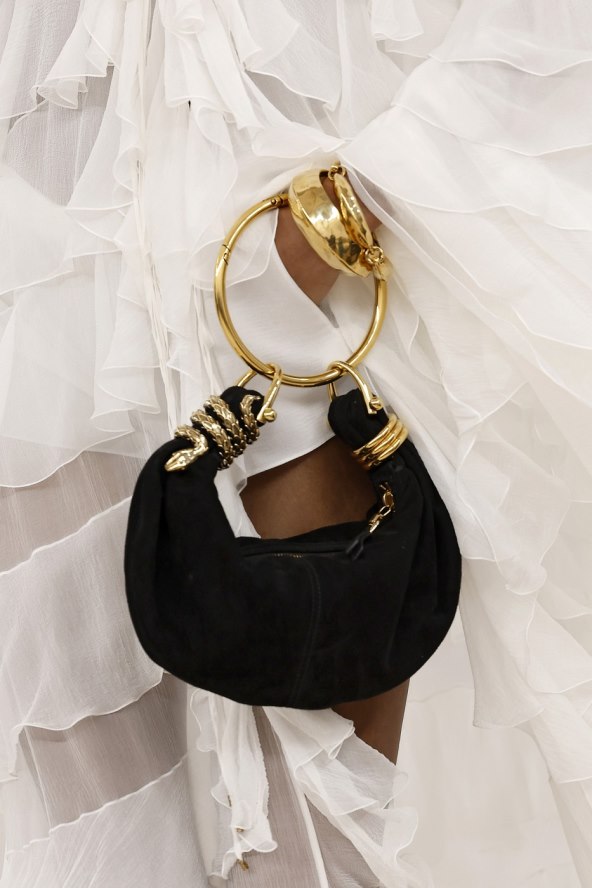 Chloe platforme i torbica s ringom su must have modni detalji