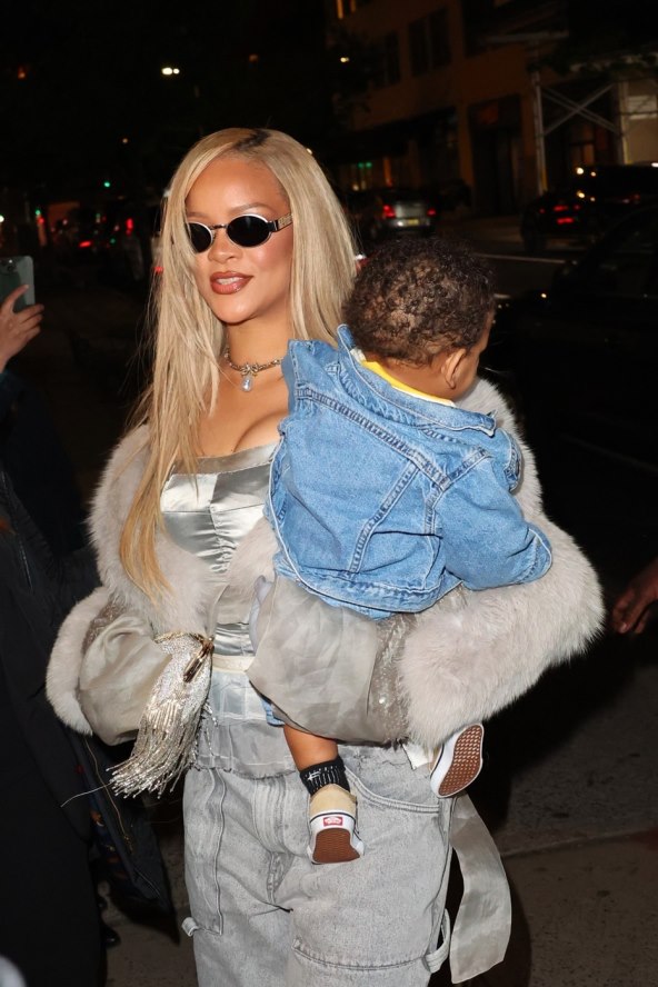 Kako nositi balerinke i baggy traperice na proljeće 2024