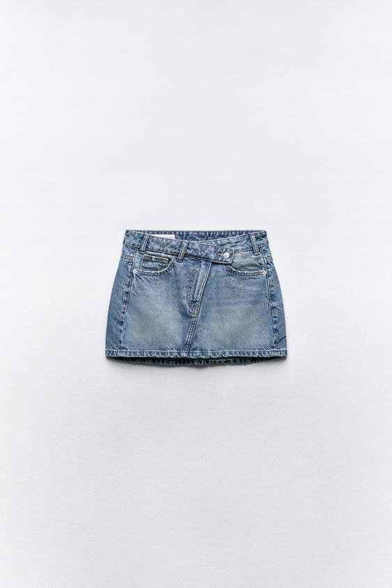 Kako nositi mini traper suknju u proljeće i ljeto 2024