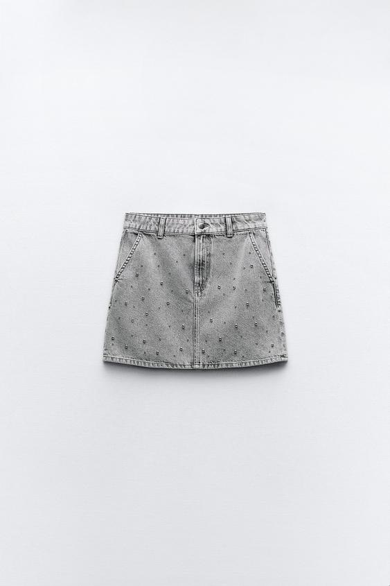 Kako nositi mini traper suknju u proljeće i ljeto 2024