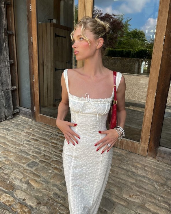 Kako nositi elegantne haljine poput modela Else Hosk