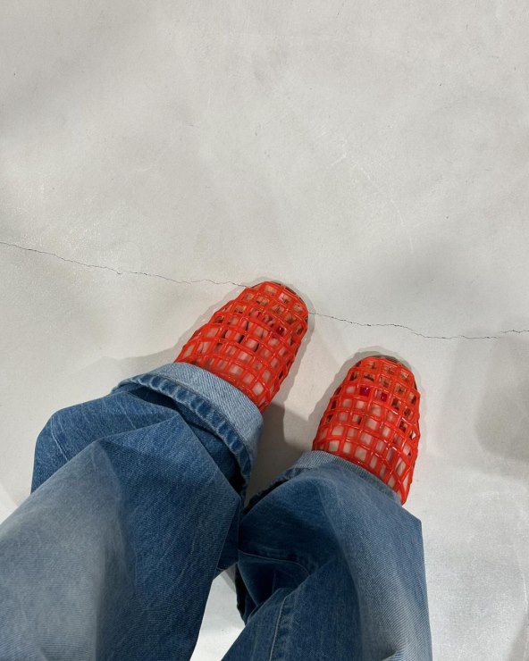 Jelly sandale iz devedesetih u trendu za ljeto 2024