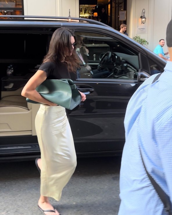 Inspirirajte se kako ovog ljeta nositi midi suknju