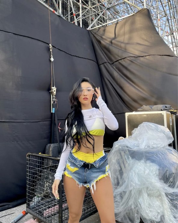 Modni trend otkopčanih hlača