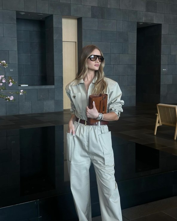 Ovog proljeća nosimo trendi kombinezon nalik modelu Rosie Huntington-Whiteley