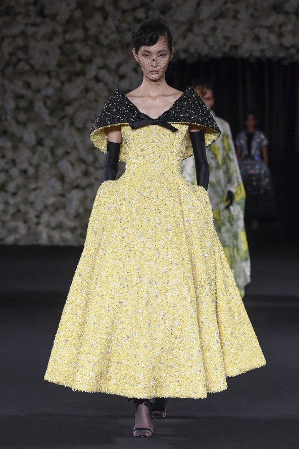  Donosimo pregled najatraktivnijih lookova s Tjedna mode u Londonu za proljeće 2025