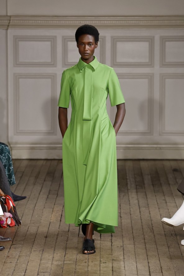  Donosimo pregled najatraktivnijih lookova s Tjedna mode u Londonu za proljeće 2025