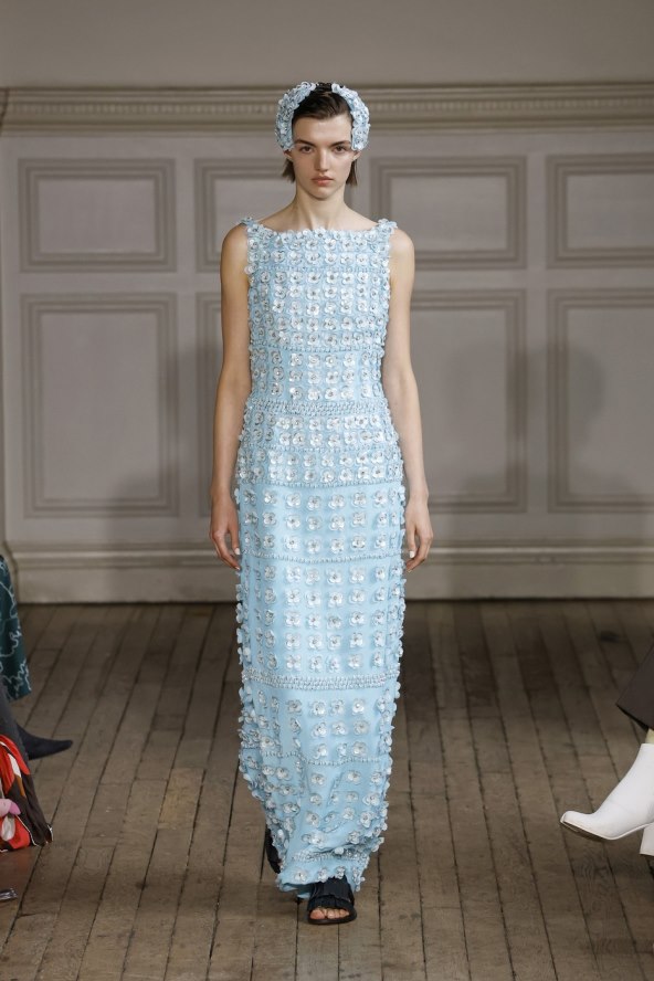  Donosimo pregled najatraktivnijih lookova s Tjedna mode u Londonu za proljeće 2025