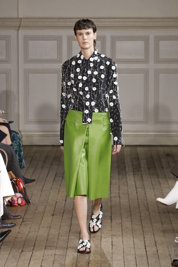  Donosimo pregled najatraktivnijih lookova s Tjedna mode u Londonu za proljeće 2025