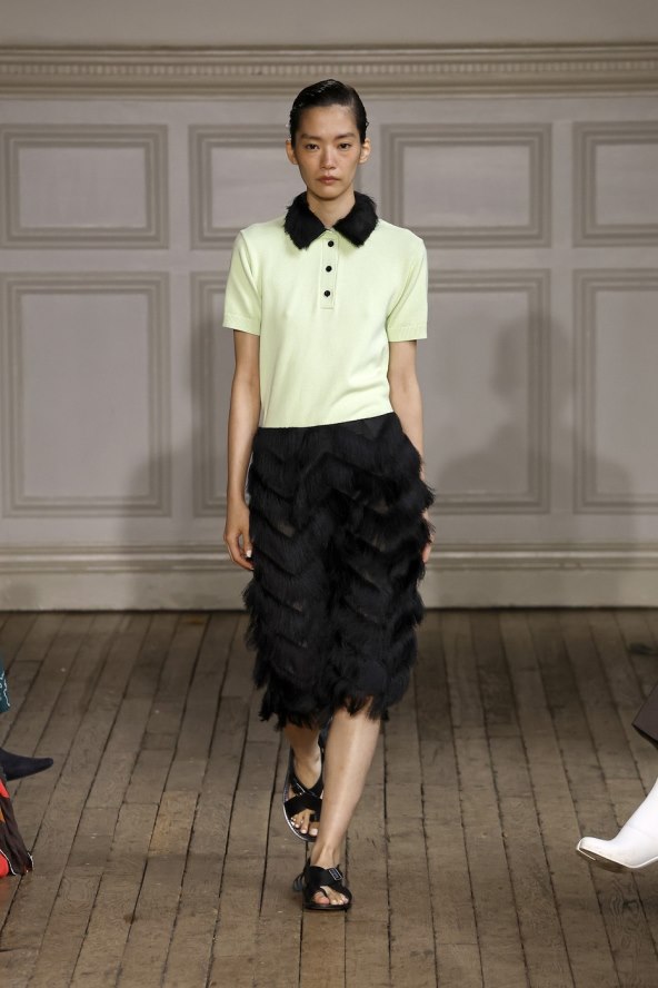  Donosimo pregled najatraktivnijih lookova s Tjedna mode u Londonu za proljeće 2025