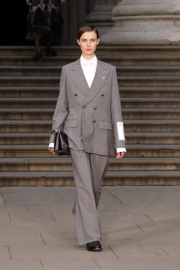  Donosimo pregled najatraktivnijih lookova s Tjedna mode u Londonu za proljeće 2025