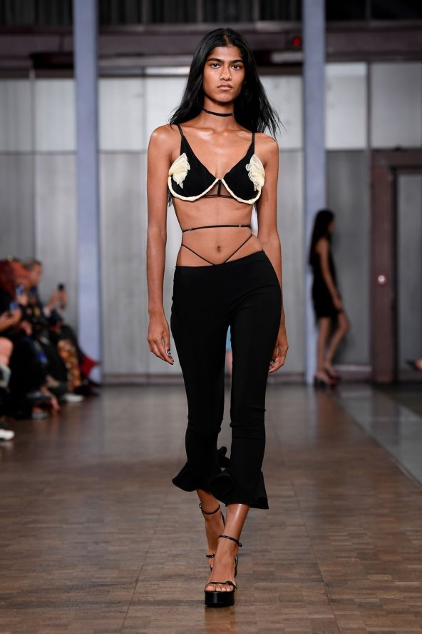  Donosimo pregled najatraktivnijih lookova s Tjedna mode u Londonu za proljeće 2025