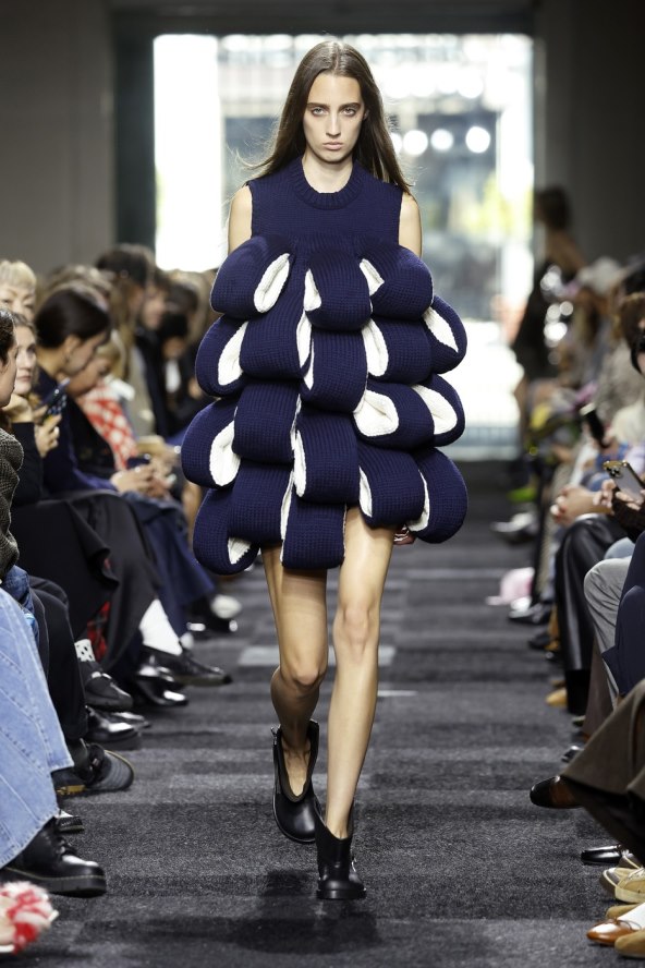  Donosimo pregled najatraktivnijih lookova s Tjedna mode u Londonu za proljeće 2025