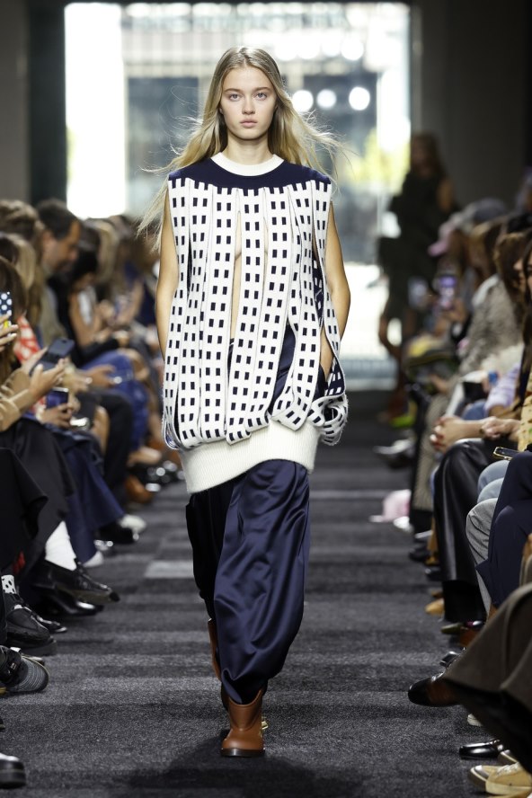  Donosimo pregled najatraktivnijih lookova s Tjedna mode u Londonu za proljeće 2025