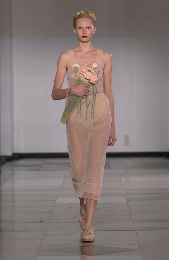  Donosimo pregled najatraktivnijih lookova s Tjedna mode u Londonu za proljeće 2025