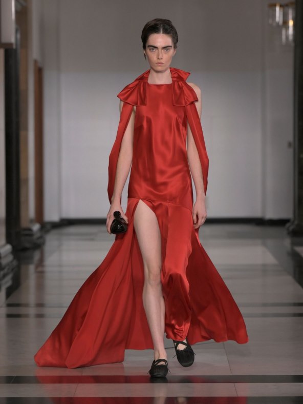  Donosimo pregled najatraktivnijih lookova s Tjedna mode u Londonu za proljeće 2025