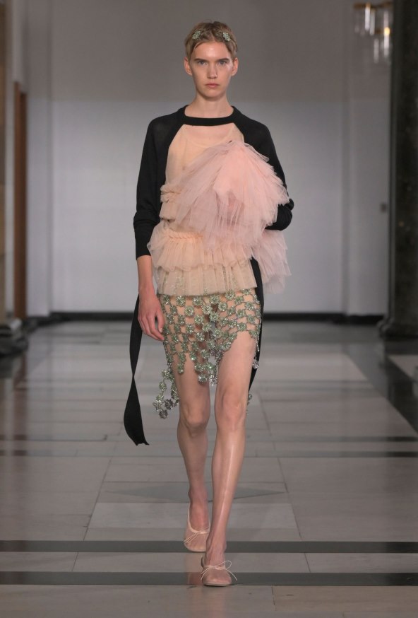  Donosimo pregled najatraktivnijih lookova s Tjedna mode u Londonu za proljeće 2025