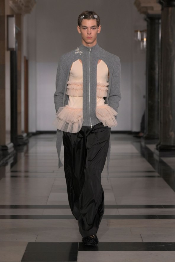  Donosimo pregled najatraktivnijih lookova s Tjedna mode u Londonu za proljeće 2025