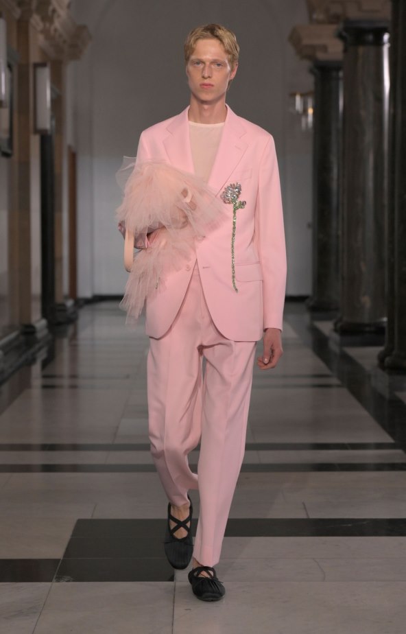  Donosimo pregled najatraktivnijih lookova s Tjedna mode u Londonu za proljeće 2025