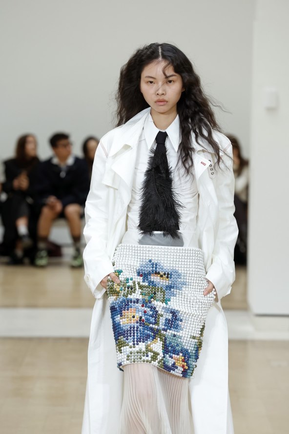  Donosimo pregled najatraktivnijih lookova s Tjedna mode u Londonu za proljeće 2025