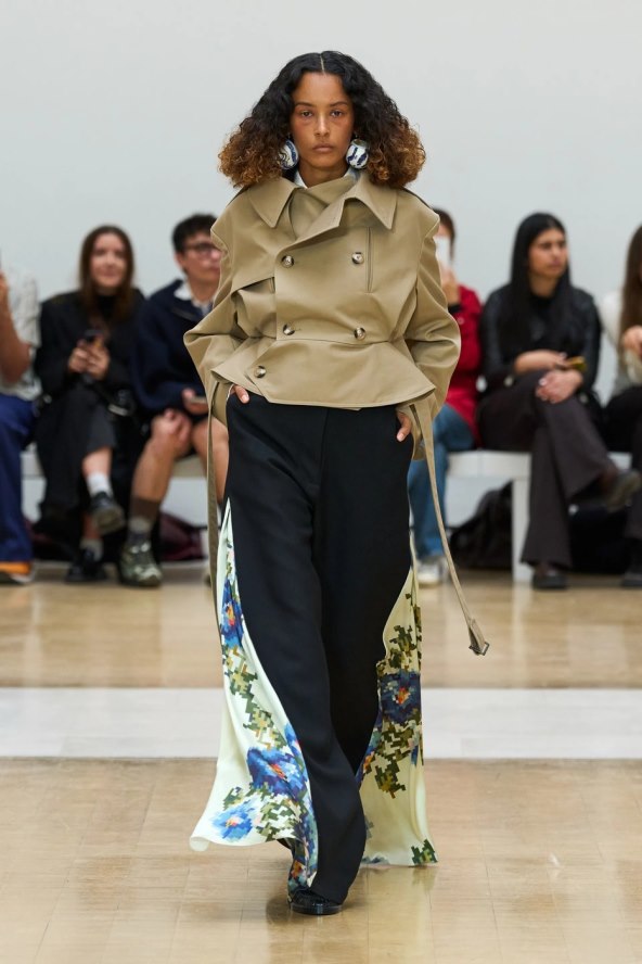  Donosimo pregled najatraktivnijih lookova s Tjedna mode u Londonu za proljeće 2025