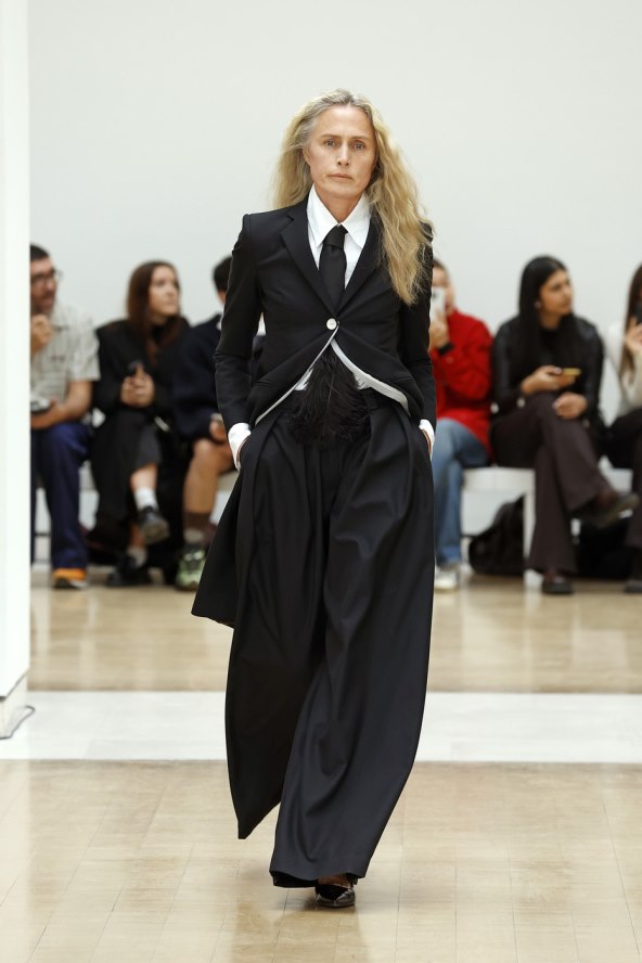  Donosimo pregled najatraktivnijih lookova s Tjedna mode u Londonu za proljeće 2025