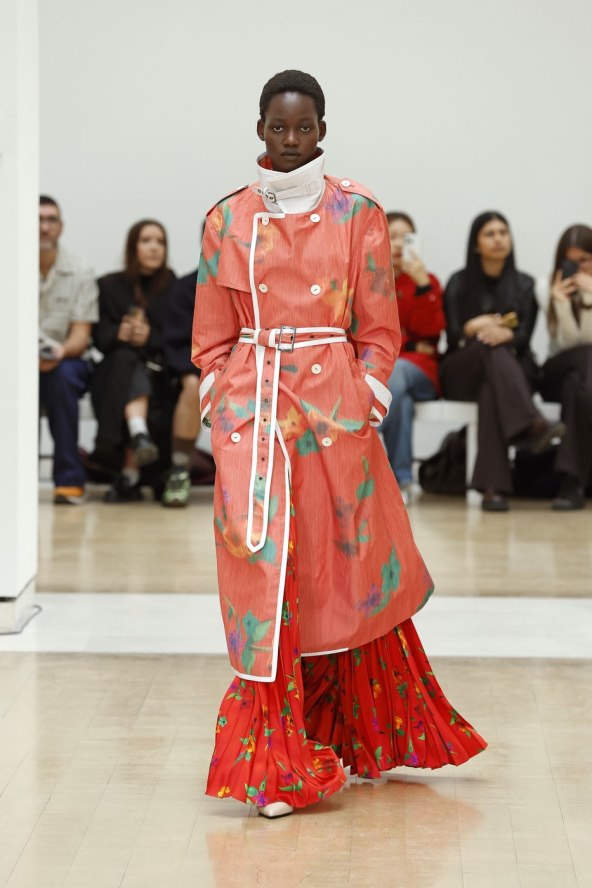  Donosimo pregled najatraktivnijih lookova s Tjedna mode u Londonu za proljeće 2025