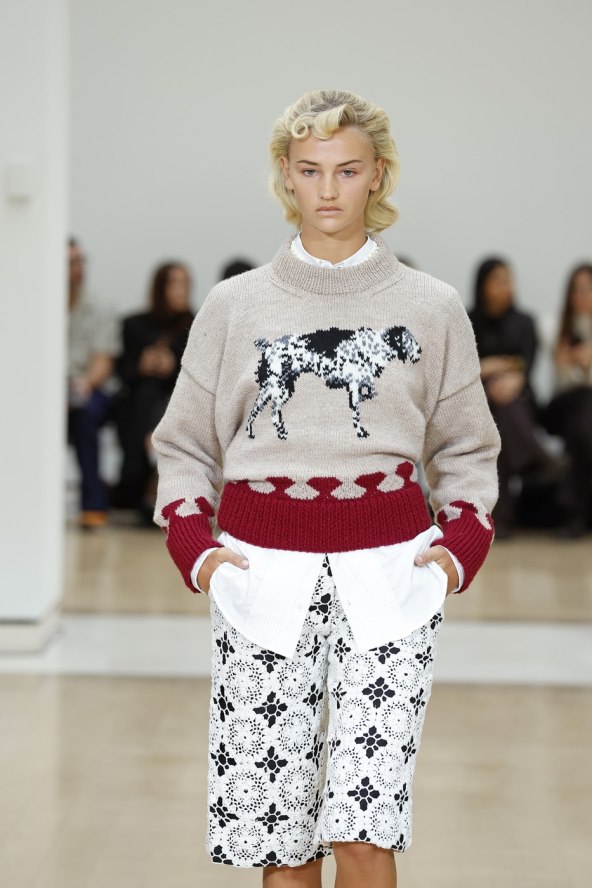  Donosimo pregled najatraktivnijih lookova s Tjedna mode u Londonu za proljeće 2025