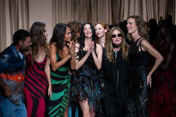 Modna kuća Roberto Cavalli održala prvu reviju nakon smrti velikog dizajnera