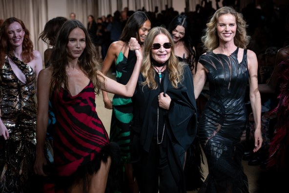 Modna kuća Roberto Cavalli održala prvu reviju nakon smrti velikog dizajnera