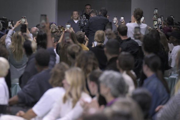 Prada održala reviju za proljeće 2025 u sklopu Tjedna mode u Milanu