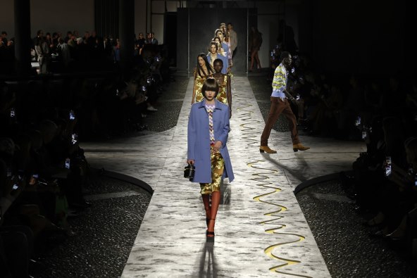Gigi Hadid na Tjednu mode u Milanu nosila reviju za Versace