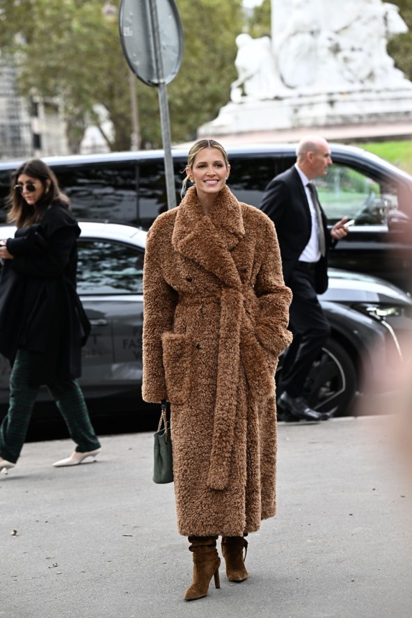 Street style ideje kako nositi smeđu boju