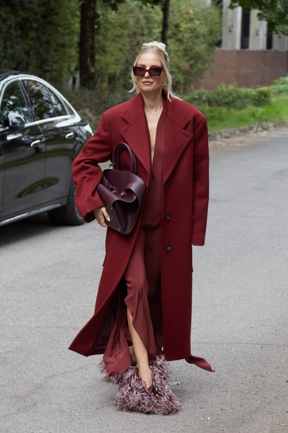 Burgundy boja street style Milano 2024
