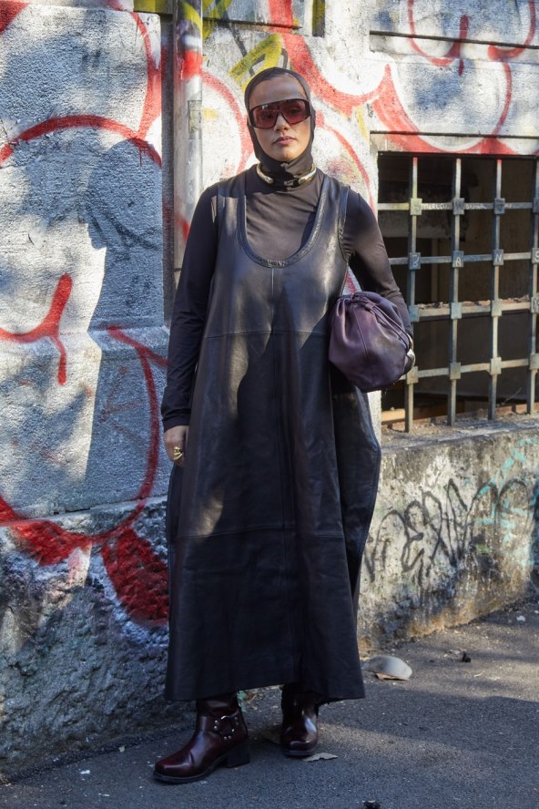 Burgundy boja street style Milano 2024
