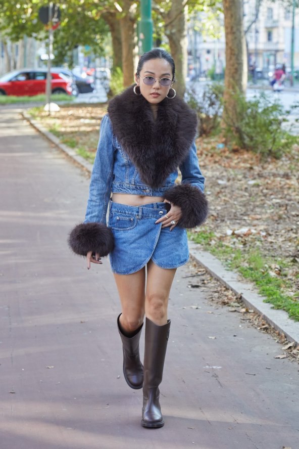 Čokoladno smeđa boja street style jesen 2024