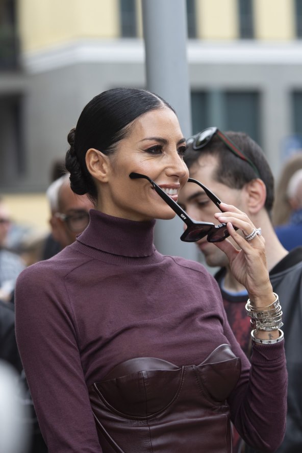 Burgundy boja street style Milano 2024