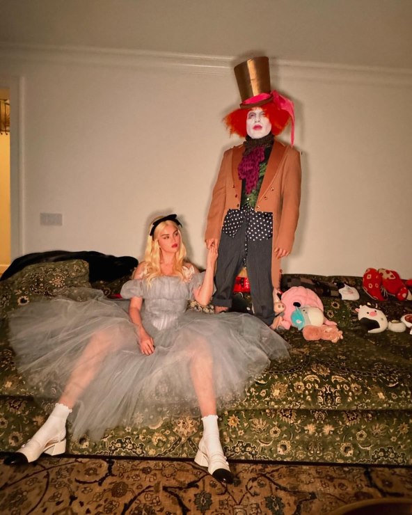 Selena Gomez nosi Alice in Wonderland kostim za Halloween