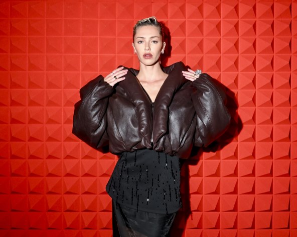 Charli XCX i HM koncert na Times Squareu