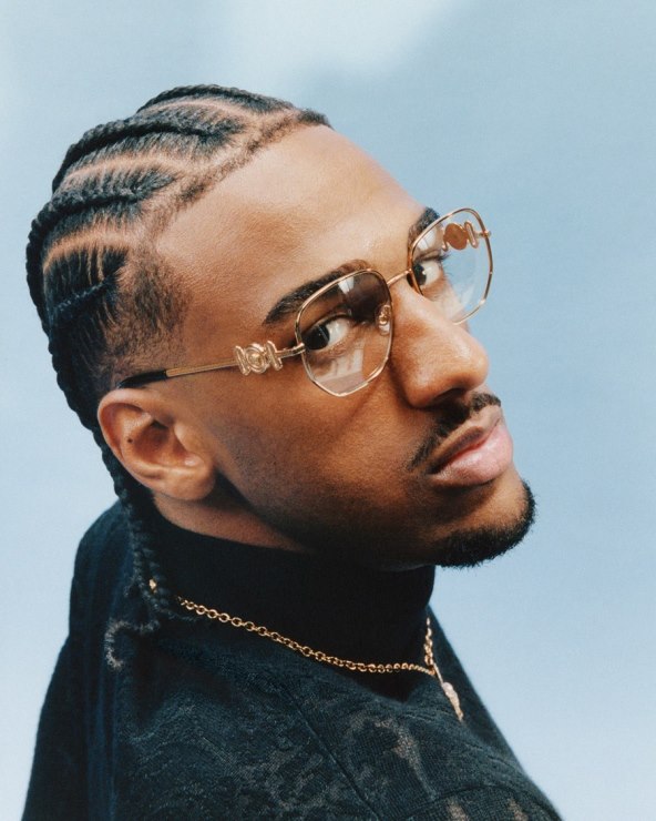 Sabrina Carpenter je nova Versace djevojka