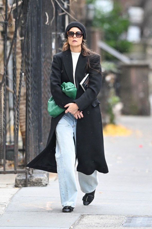 Katie Holmes odlično nosi zimsku kapu