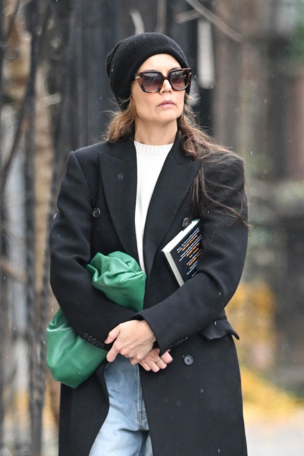 Katie Holmes odlično nosi zimsku kapu