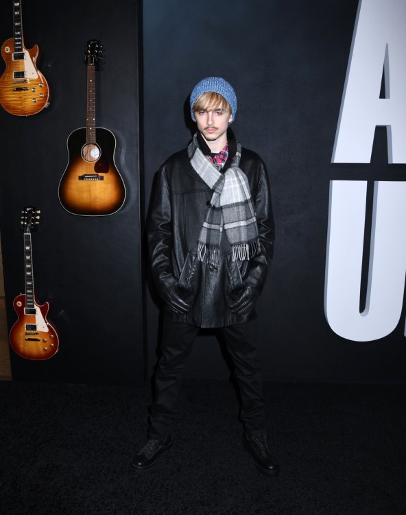 Timothee Chalamet na crvenom tepihu kao Bob Dylana iz 2003