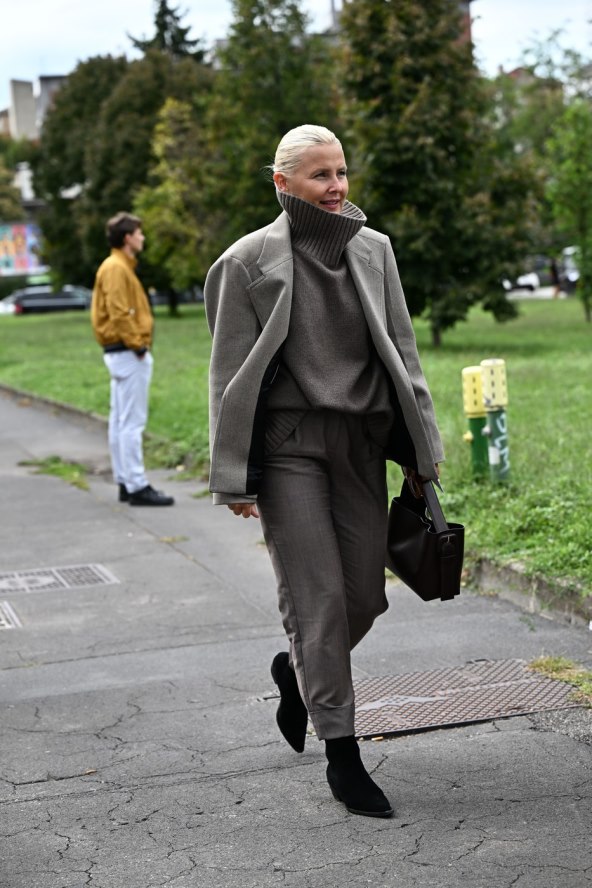 Siva boja street style jesen 2024