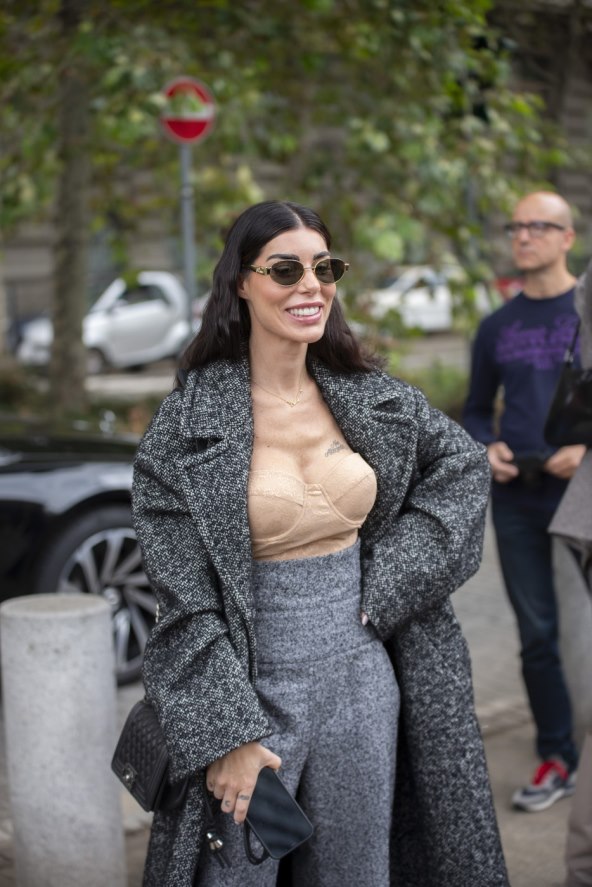 Siva boja street style jesen 2024