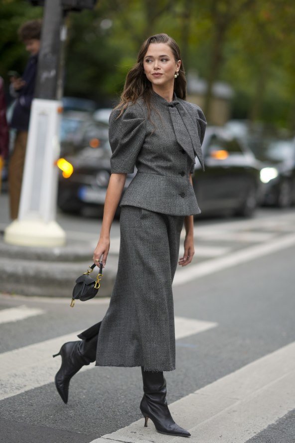 Siva boja street style jesen 2024