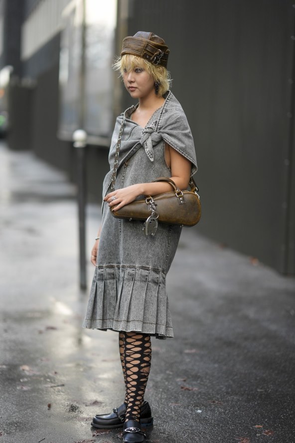 Siva boja street style jesen 2024
